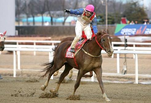 Dongbanui Gangja and Choi Bum Hyun (Pic: KRA)