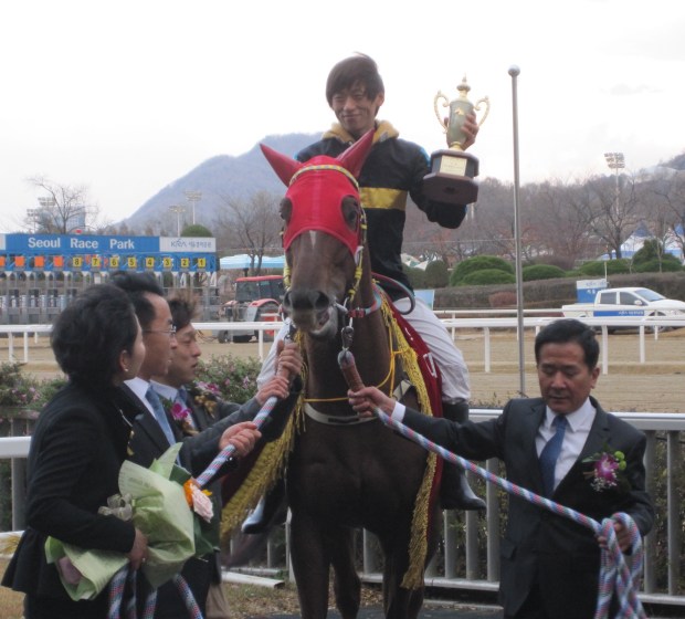 Stakes races usually end up with Dangdae Bulpae and Jo Sung Gon in the winner's circle