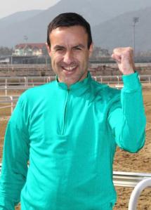 Darryll Holland learns his first Korean pose at Busan (KRA)