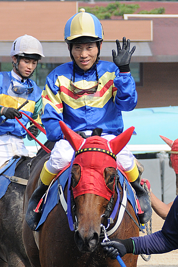 Park Tae Jong and Fly Top Queen return after winning the Singapore Turf Club Trophy