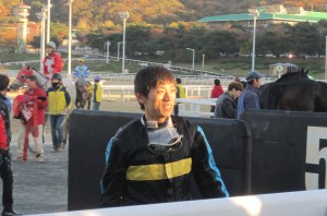 Beaten: Jo Sung Gon chats with punters after Dangdae Bulpae's President's Cup streak came to an end