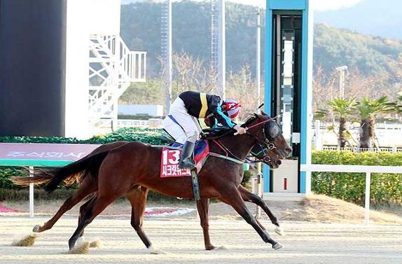 Secret Whisper and Jo Sung Gon just do enough