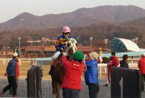 Impetus and Park Tae Jong return to scale after winning the New Year's Commemorative race