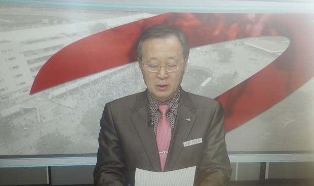 A KRA executive announces on the racecourse broadcast network that bets will be paid on the disqualified horse