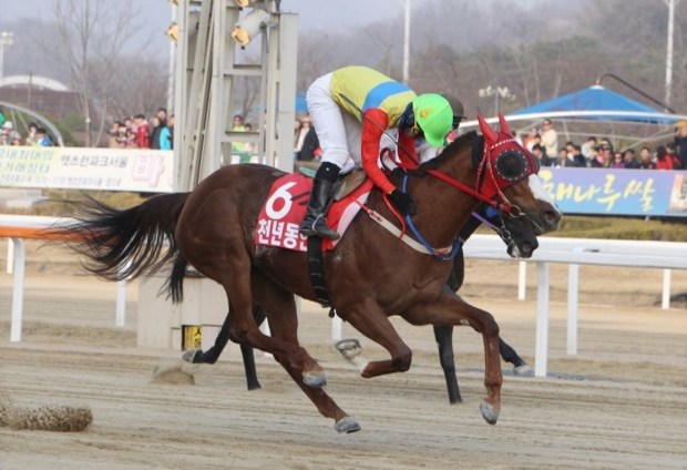 Cheonnyeon Dongan heads the home challenge