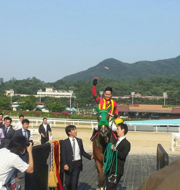 Esmeraldina and Joe Fujii return to scale