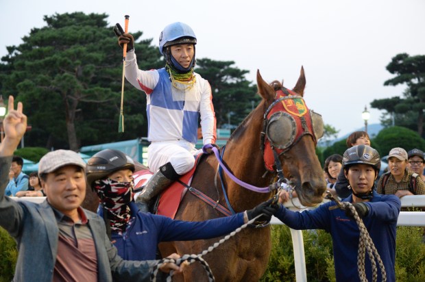 Chief Red Can and Park Eul Woon return as winners. (Pic: Ross Holburt)