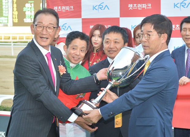 Cup Presentation - KRA