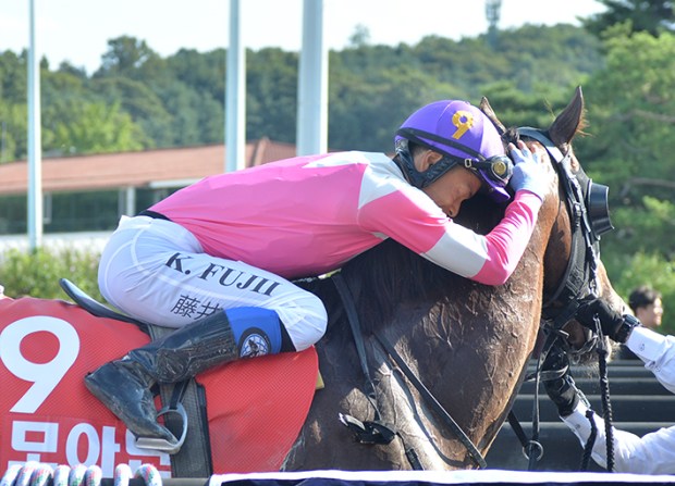 Moanin Joe Fujii - Ross Holburt KRA